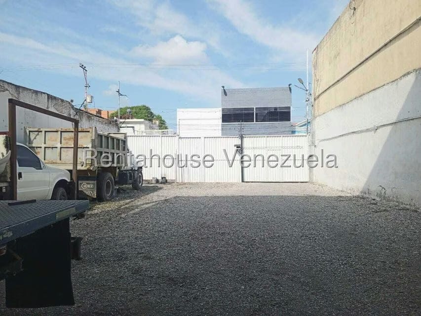 Comercial (Galpon - Deposito) en Alquiler en Centro, Lara - 4