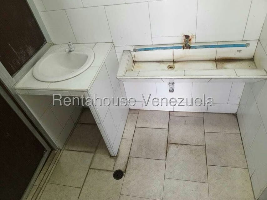 Comercial (Galpon - Deposito) en Alquiler en Centro, Lara - 31