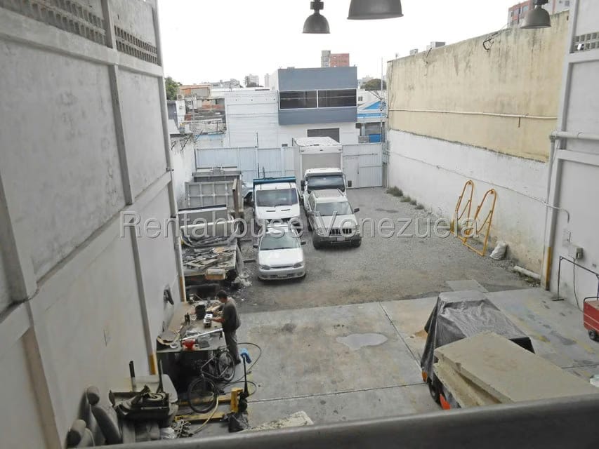 Comercial (Galpon - Deposito) en Alquiler en Centro, Lara - 9