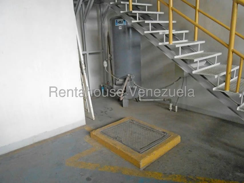 Comercial (Galpon - Deposito) en Alquiler en Centro, Lara - 10