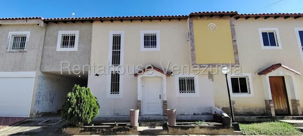 Townhouse (Duplex) en Alquiler en La 'L', Zulia