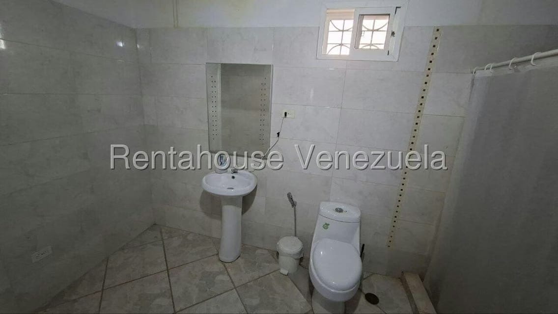 Townhouse (Duplex) en Alquiler en La 'L', Zulia - 16