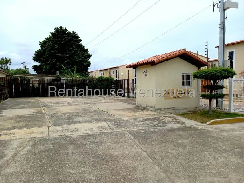 Townhouse (Duplex) en Alquiler en La 'L', Zulia - 23