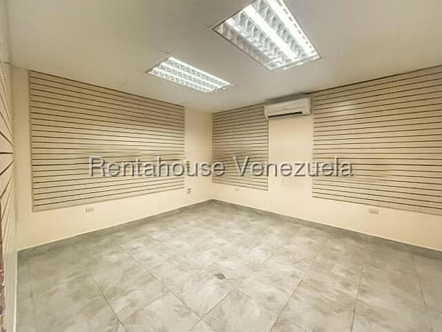 Comercial (Galpon - Deposito) en Venta en Caja de Agua, Falcon - 13