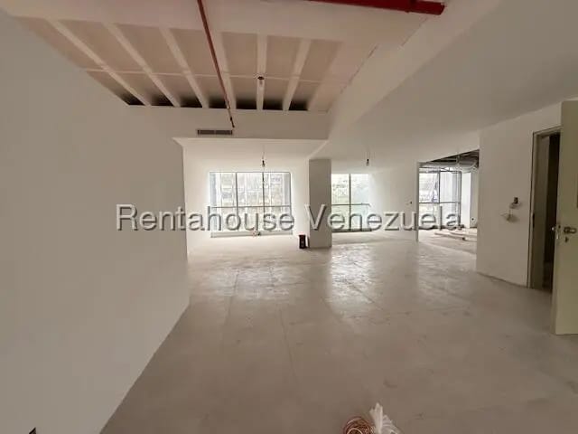 Comercial (Oficina) en Alquiler en Santa Paula, Distrito Metropolitano - 3