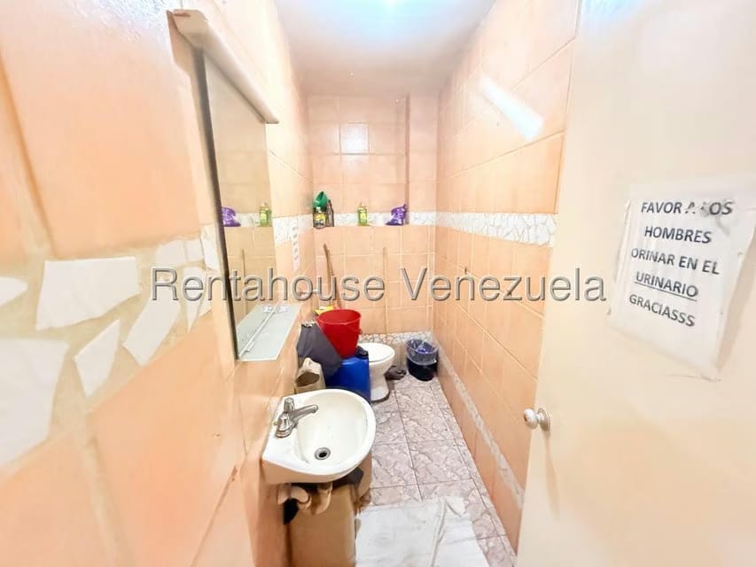 Comercial (Edificio) en Venta en Parroquia La Candelaria, Distrito Metropolitano - 4