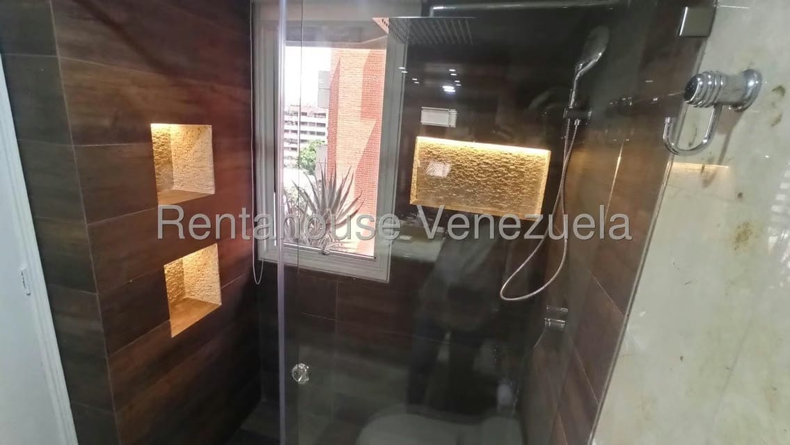Apartamento (1 Nivel) en Alquiler en Campo Alegre, Distrito Metropolitano - 24