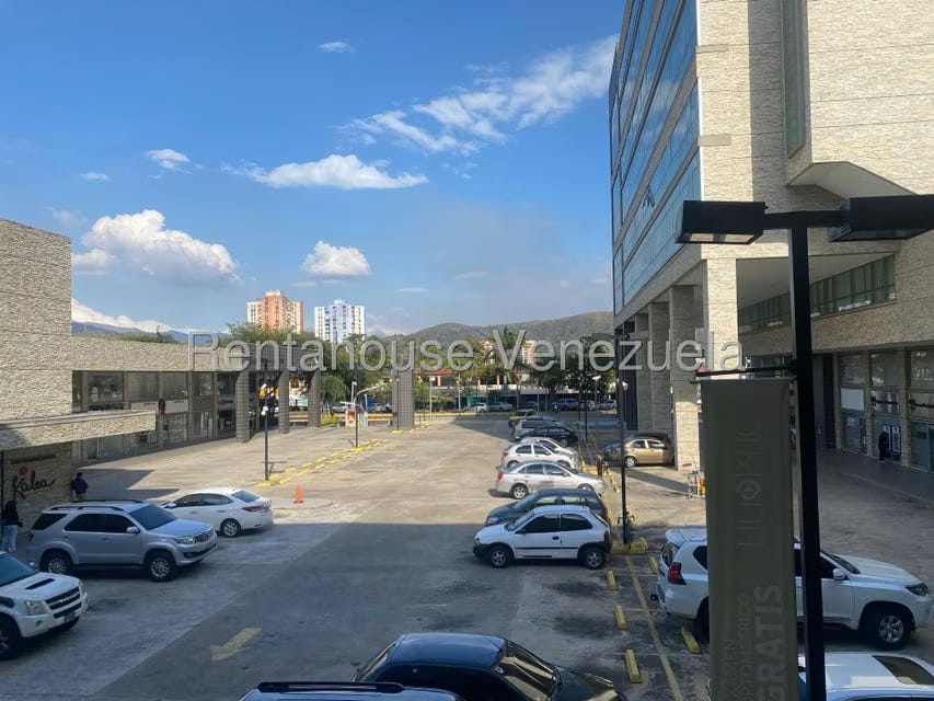 Comercial (Local Comercial) en Alquiler en La Granja, Carabobo - 12