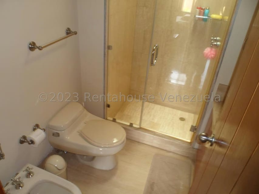 Townhouse (Multiples Niveles) en Venta en Caurimare, Distrito Metropolitano - 9