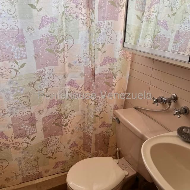 Apartamento (1 Nivel) en Alquiler en La Boyera, Distrito Metropolitano - 12