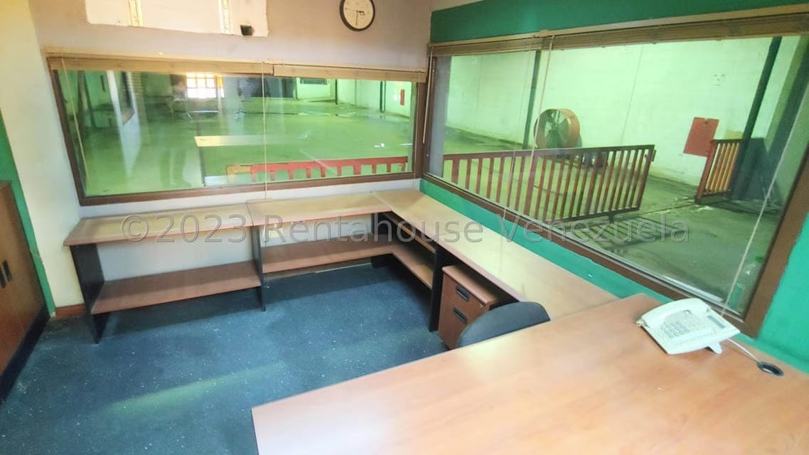 Comercial (Galpon - Deposito) en Venta en Circunvalacion Dos, Zulia - 13