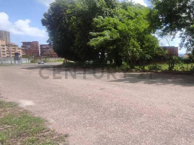 Se Vende terreno de uso residencial / comercial con bienechurias - 4