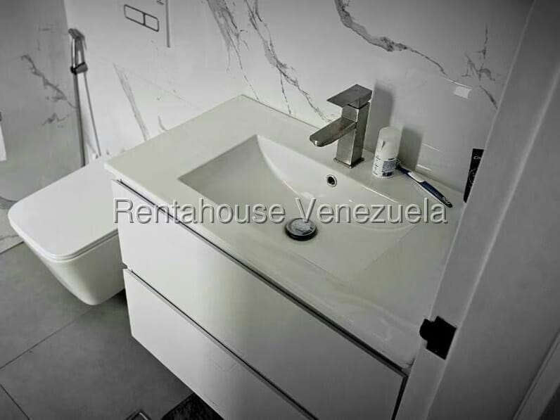 Apartamento (1 Nivel) en Alquiler en La Castellana, Distrito Metropolitano - 16