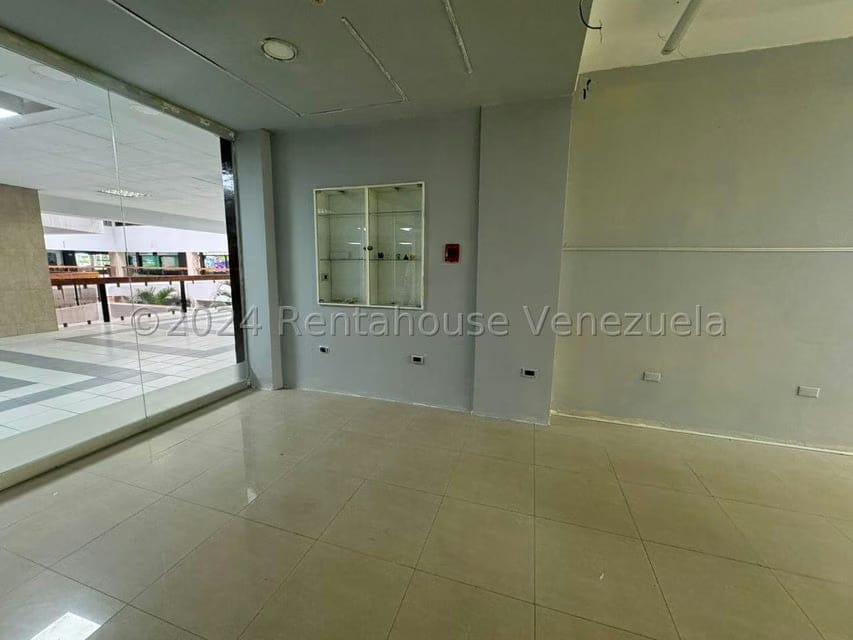 Comercial (Local Comercial) en Alquiler en Prados del Este, Distrito Metropolitano - 3