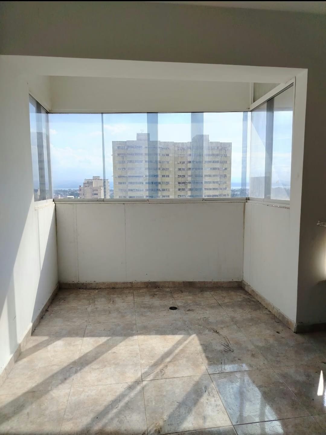 Apartamento en Venta - Centro de Maracay - Res. Sweda Palace - Maracay - Estado Aragua - 4