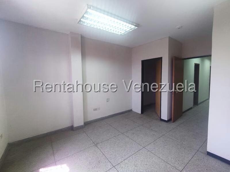 Comercial (Oficina) en Alquiler en Zona Colonial, Carabobo - 2