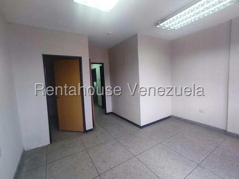 Comercial (Oficina) en Alquiler en Zona Colonial, Carabobo - 4