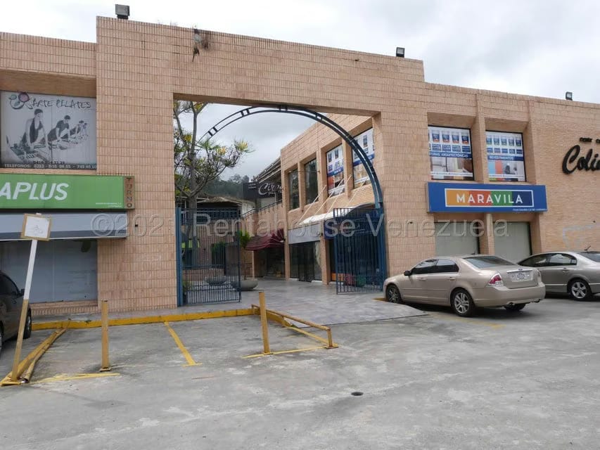 Comercial (Local Comercial) en Venta en Los Samanes, Distrito Metropolitano - 2