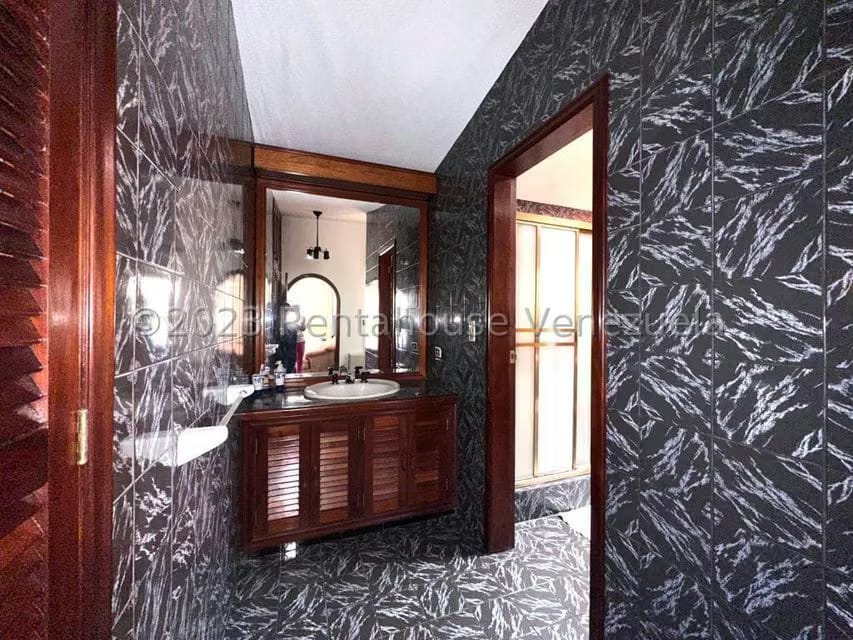 Casa (Multipes Niveles) en Venta en Colinas de Carrizal, Miranda - 31