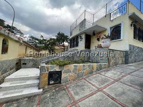 Casa (Multipes Niveles) en Alquiler en Santa Monica, Distrito Metropolitano - 2