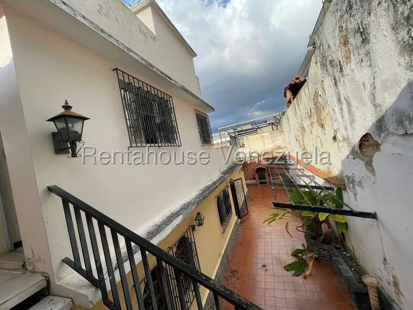 Casa (Multipes Niveles) en Alquiler en Santa Monica, Distrito Metropolitano - 18