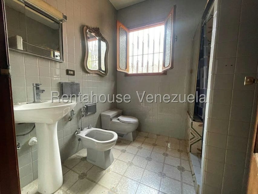 Casa (Multipes Niveles) en Alquiler en Santa Monica, Distrito Metropolitano - 8