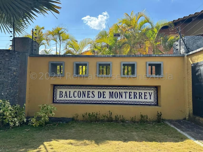 Townhouse (Multiples Niveles) en Venta en Monterrey, Distrito Metropolitano