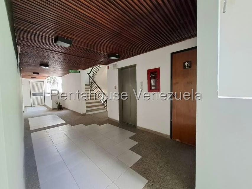 Apartamento (1 Nivel) en Alquiler en Colinas de Bello Monte, Distrito Metropolitano - 10