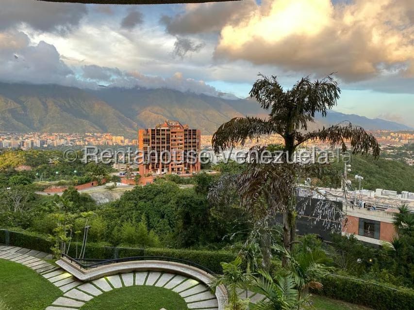 Apartamento (Duplex) en Alquiler en Colinas del Tamanaco, Distrito Metropolitano - 2