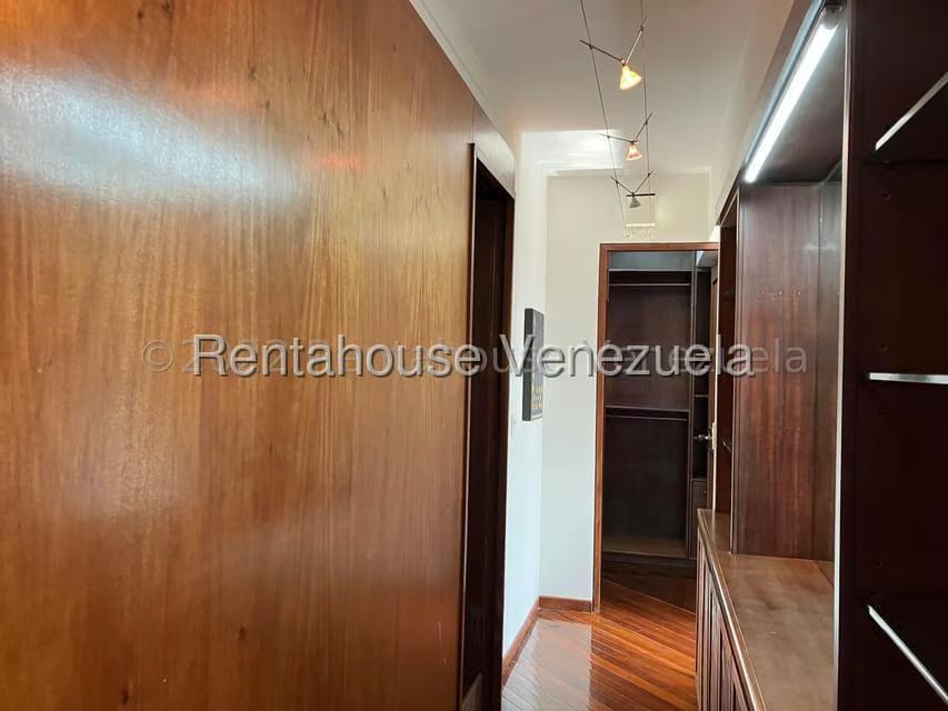 Apartamento (Duplex) en Alquiler en Colinas del Tamanaco, Distrito Metropolitano - 16