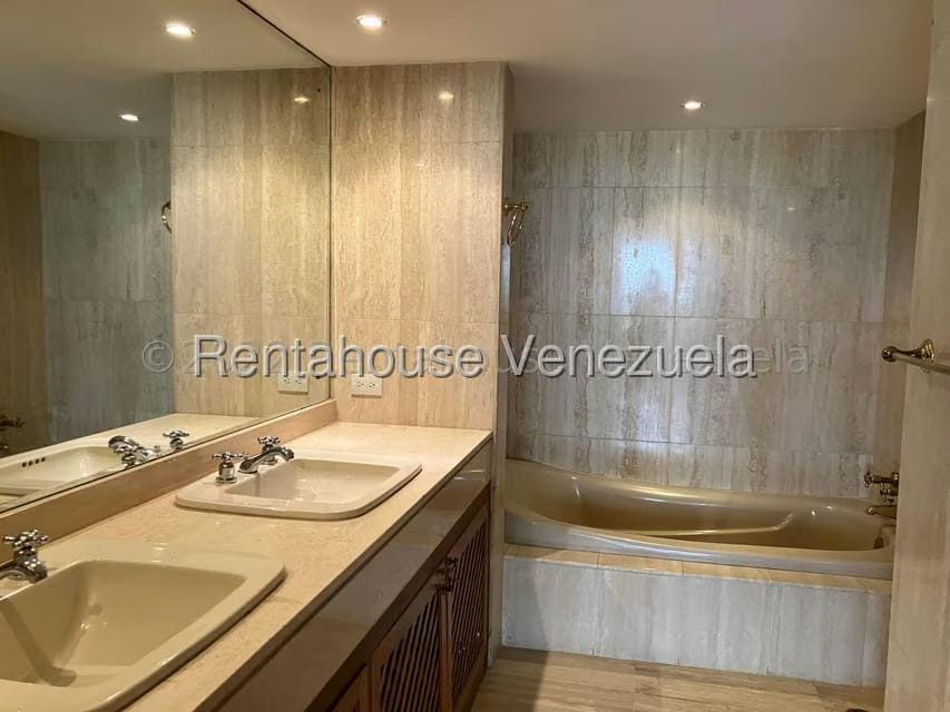 Apartamento (Duplex) en Alquiler en Colinas del Tamanaco, Distrito Metropolitano - 19