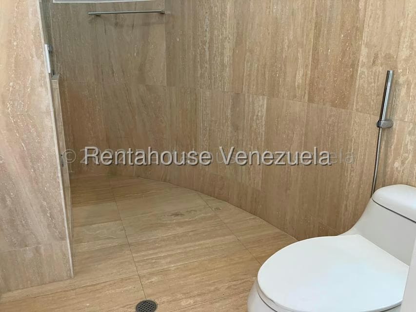 Apartamento (Duplex) en Alquiler en Colinas del Tamanaco, Distrito Metropolitano - 22