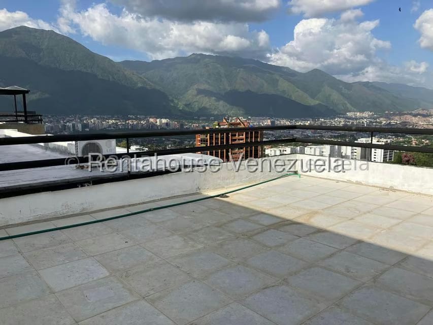 Apartamento (Duplex) en Alquiler en Colinas del Tamanaco, Distrito Metropolitano - 23