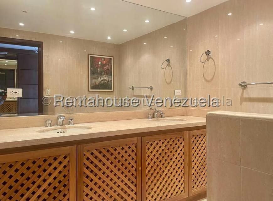 Apartamento (Duplex) en Alquiler en Colinas del Tamanaco, Distrito Metropolitano - 33