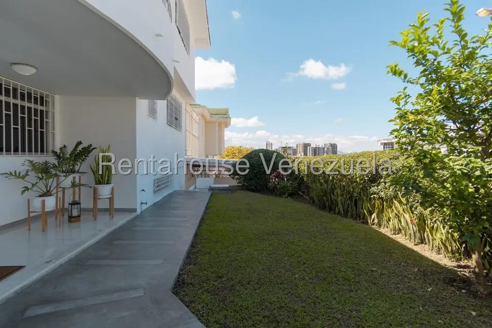 Casa (Multipes Niveles) en Venta en El Marques, Distrito Metropolitano - 2