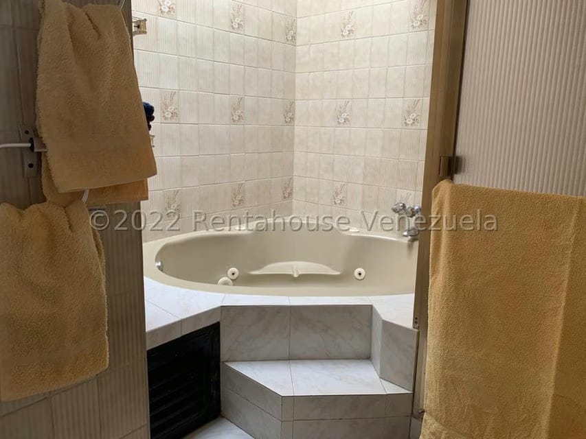 Casa (1 Nivel) en Venta en Colinas del Tamanaco, Distrito Metropolitano - 64