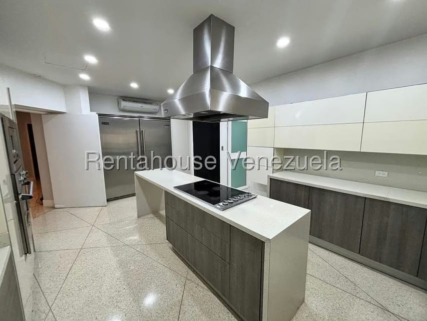Apartamento (1 Nivel) en Venta en Campo Alegre, Distrito Metropolitano - 2