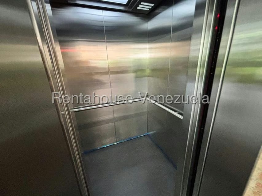 Apartamento (1 Nivel) en Venta en Campo Alegre, Distrito Metropolitano - 36