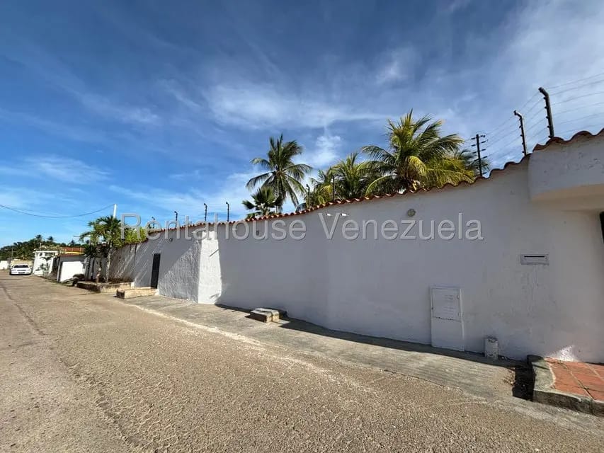 Townhouse (Duplex) en Venta en La Mira, Nueva Esparta - 3