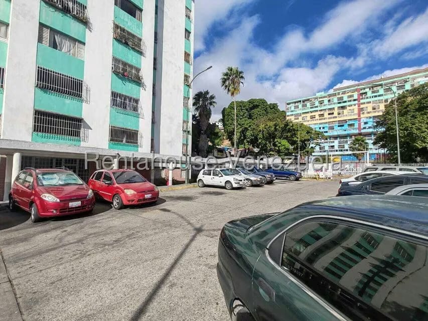 Apartamento (1 Nivel) en Venta en El Valle, Distrito Metropolitano - 2