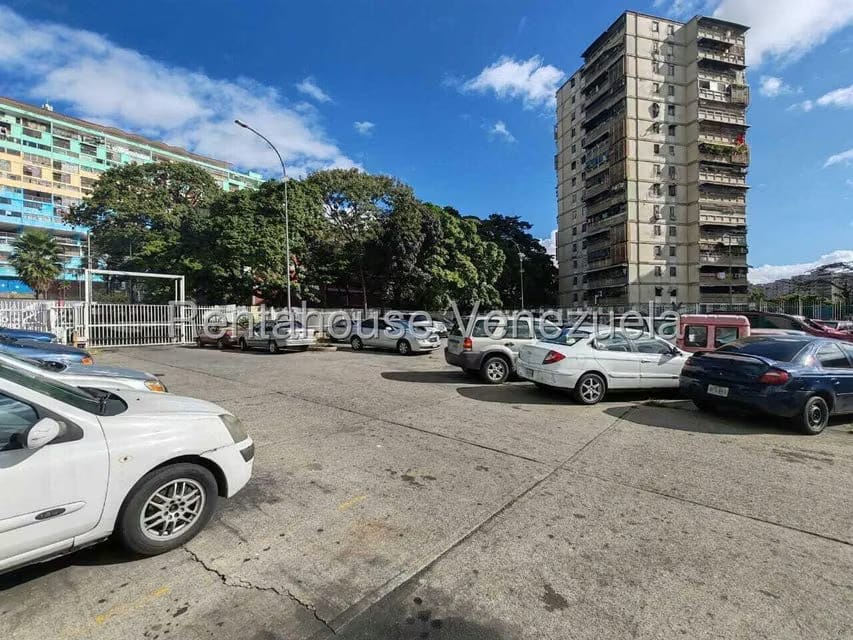 Apartamento (1 Nivel) en Venta en El Valle, Distrito Metropolitano - 3