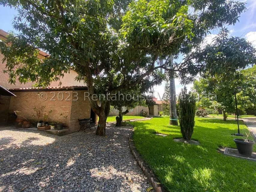 Casa (Colonial) en Venta en Flor Amarillo, Carabobo - 24