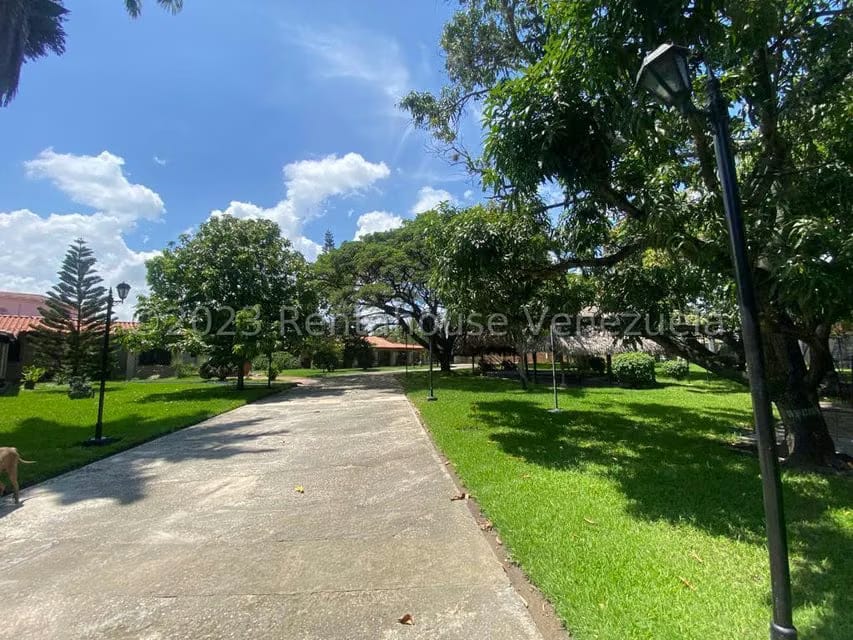 Casa (Colonial) en Venta en Flor Amarillo, Carabobo - 26