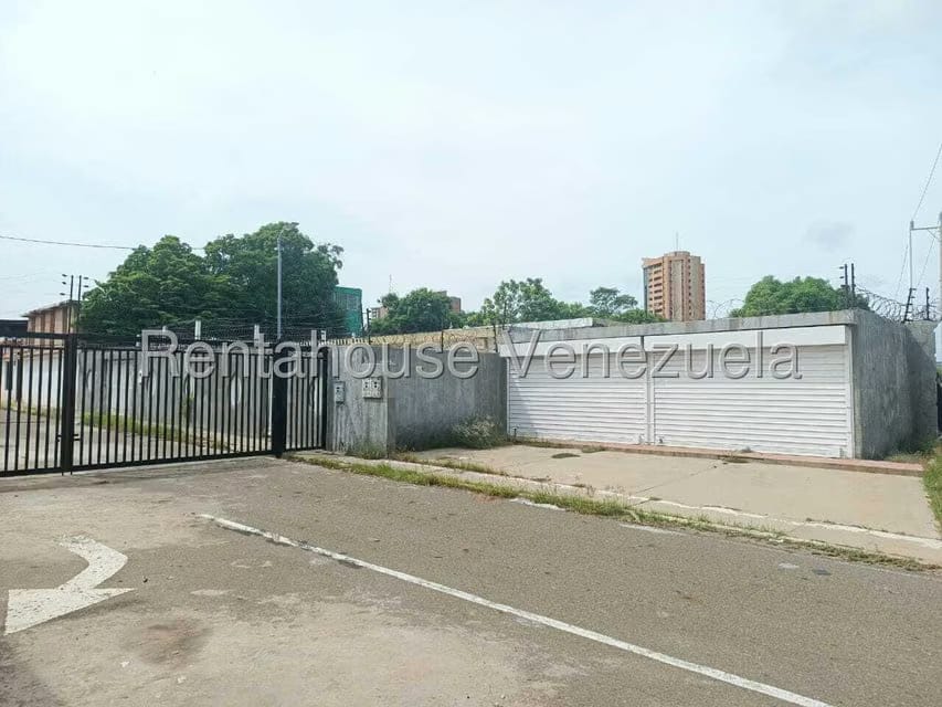 Casa (1 Nivel) en Venta en Avenida Universidad, Zulia - 3