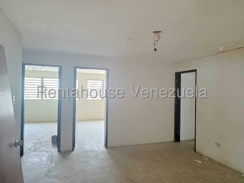 Casa (1 Nivel) en Venta en Avenida Universidad, Zulia - 4