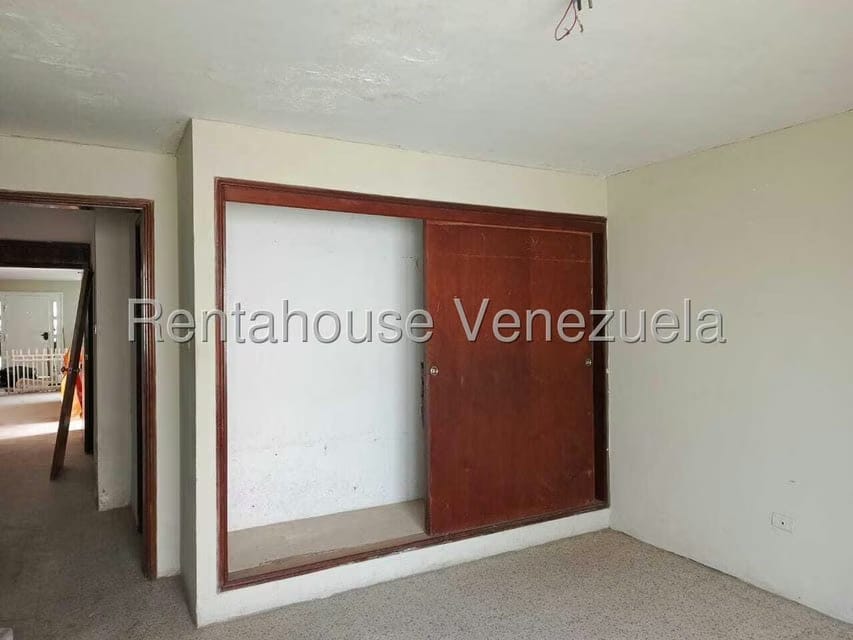Casa (1 Nivel) en Venta en Avenida Universidad, Zulia - 9