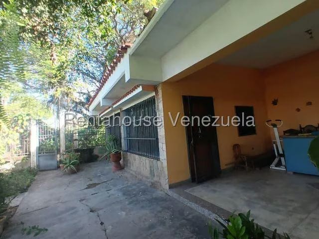 Casa en Venta - Urb. La Castellana - San Joaquín - Estado Carabobo