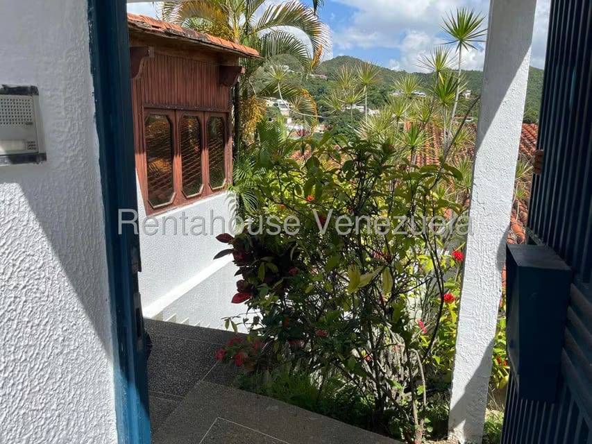 Casa (Multipes Niveles) en Venta en Prados del Este, Distrito Metropolitano - 3