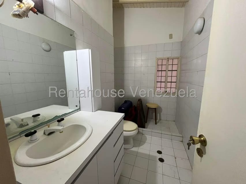 Casa (Multipes Niveles) en Venta en Prados del Este, Distrito Metropolitano - 42