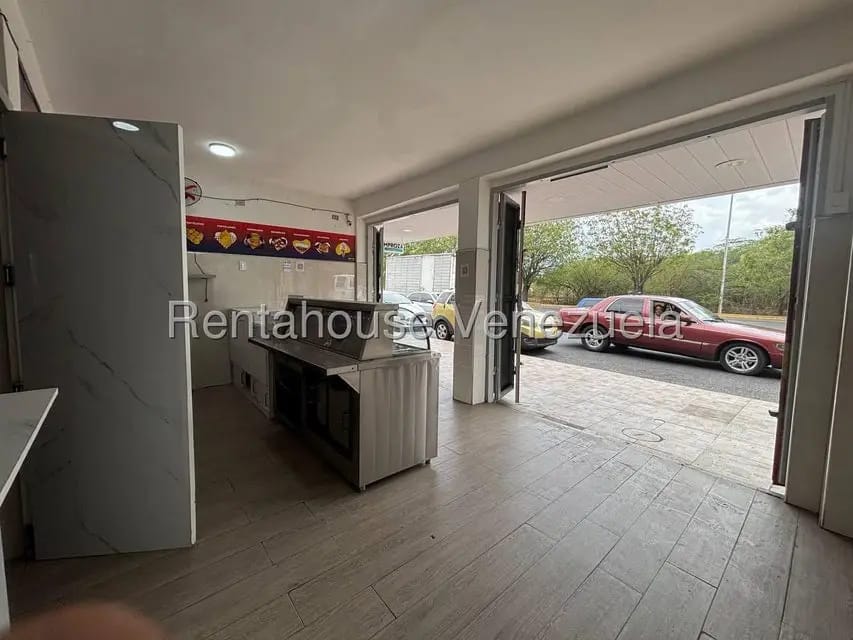 Comercial (Local Comercial) en Alquiler en Zona Oeste, Lara - 8